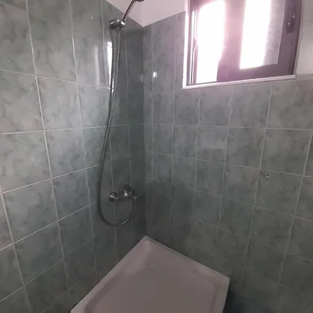 Alyvia Guesthouse *