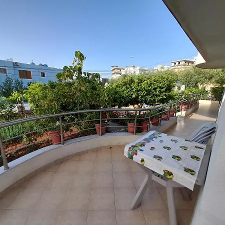 Alyvia Guesthouse شقة كساميل