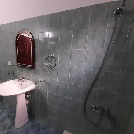 Alyvia Guesthouse شقة