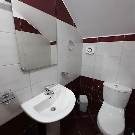 Alyvia Guesthouse شقة