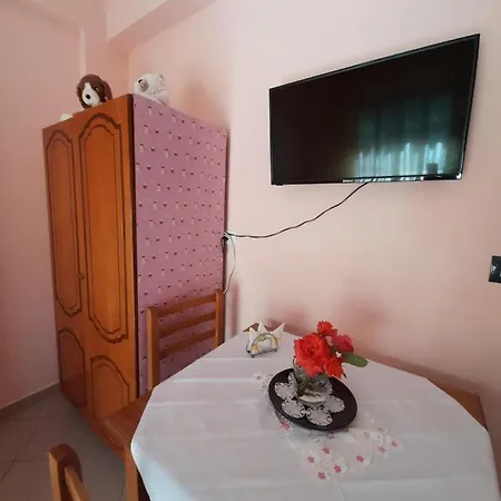Alyvia Guesthouse شقة