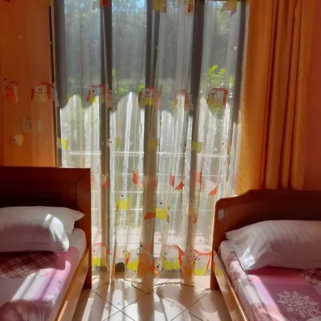 Alyvia Guesthouse شقة كساميل