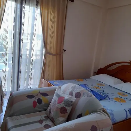 Alyvia Guesthouse شقة *