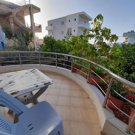 Alyvia Guesthouse شقة