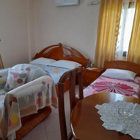 شقة Alyvia Guesthouse