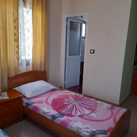 Alyvia Guesthouse شقة