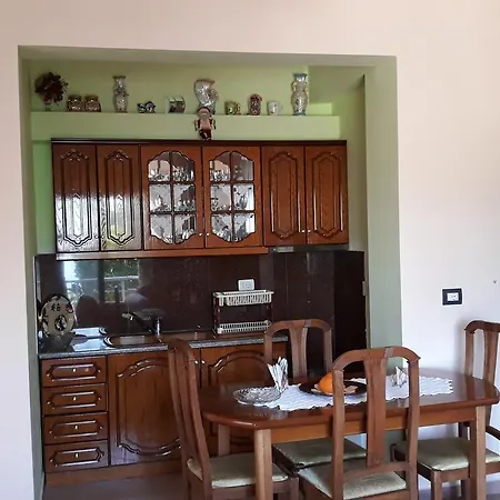 شقة Alyvia Guesthouse