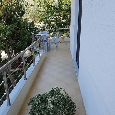 Alyvia Guesthouse *