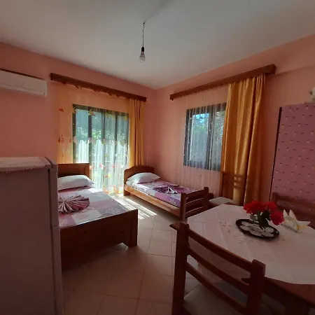 Alyvia Guesthouse * クサミル